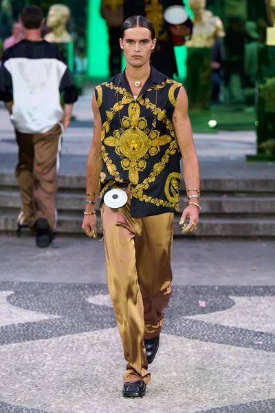 Look 39